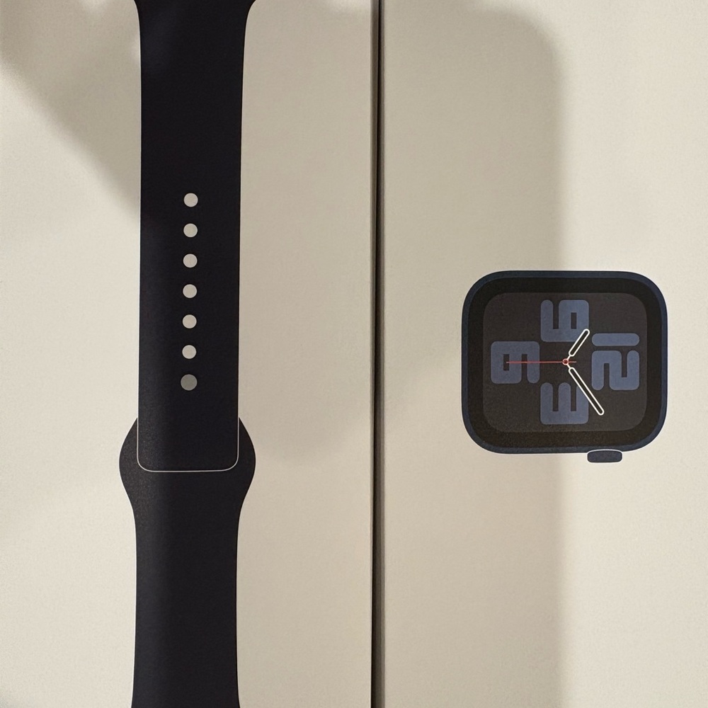 Apple Watch Series 2, 44 mm, midnight, size M/L.